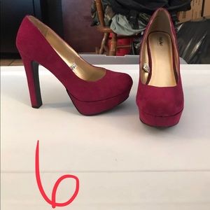 Size 6 Mossimo Magenta Heels